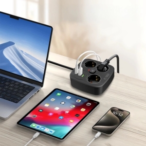 Cestovní nabíječ TechProtect PCS3X4, 2x USB, 2x USB C, 3x zásuvka, délka kabelu 200cm, barva černá
