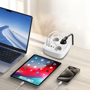 Cestovní nabíječ TechProtect PCS3X4, 2x USB, 2x USB C, 3x zásuvka, délka kabelu 200cm, barva bílá