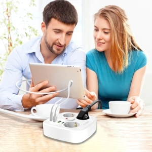 Cestovní nabíječ TechProtect PCS3X4, 2x USB, 2x USB C, 3x zásuvka, délka kabelu 200cm, barva bílá